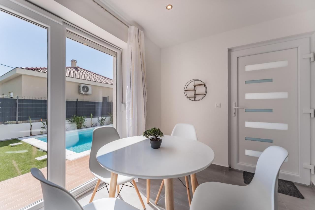 Bernie Apartments With A Pool Zara Esterno foto