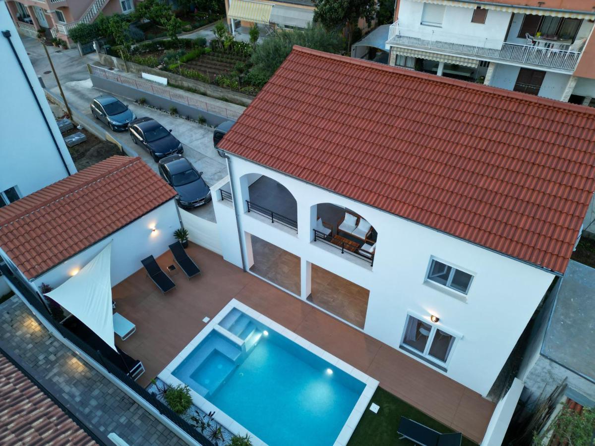 Bernie Apartments With A Pool Zara Esterno foto
