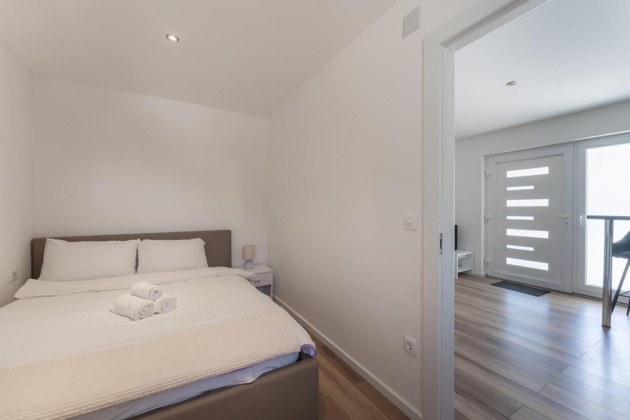 Bernie Apartments With A Pool Zara Esterno foto
