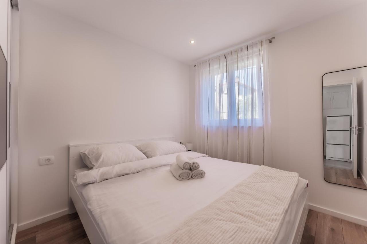 Bernie Apartments With A Pool Zara Esterno foto