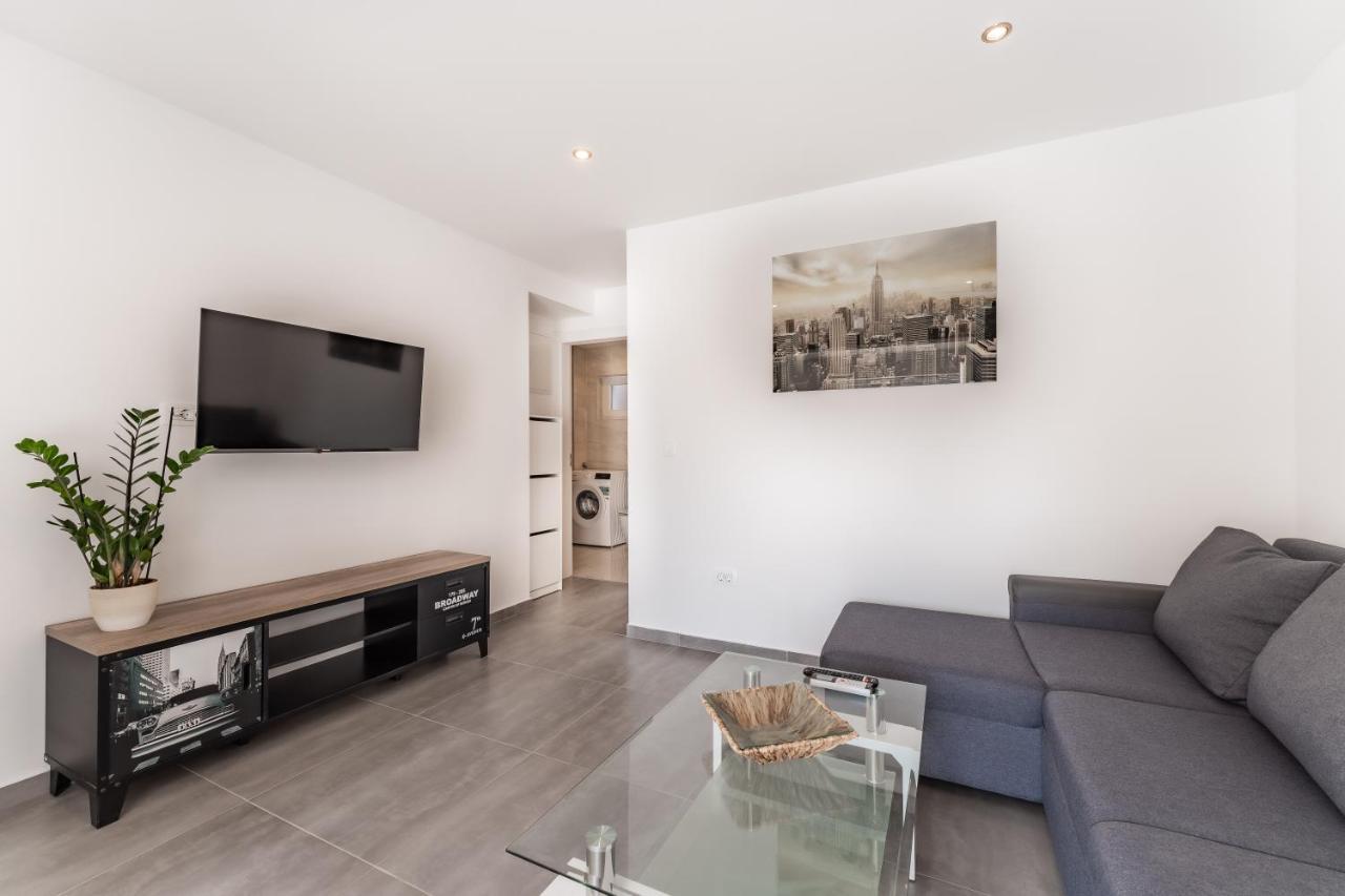Bernie Apartments With A Pool Zara Esterno foto