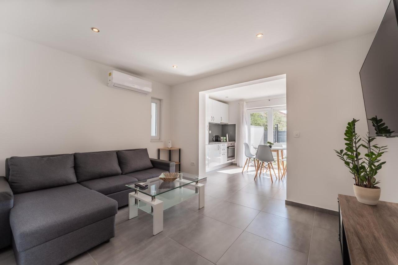 Bernie Apartments With A Pool Zara Esterno foto