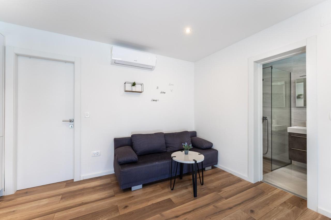 Bernie Apartments With A Pool Zara Esterno foto