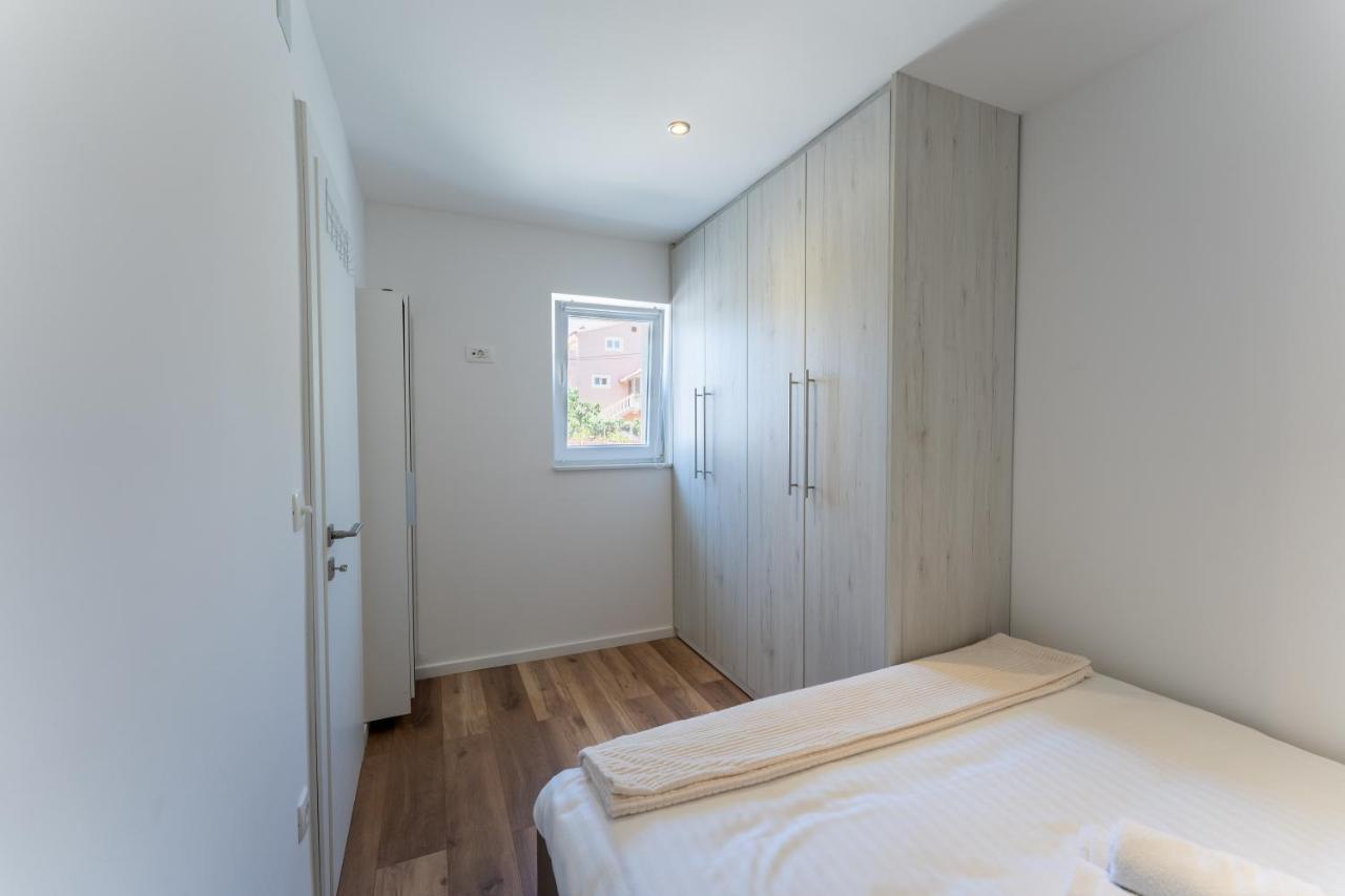 Bernie Apartments With A Pool Zara Esterno foto