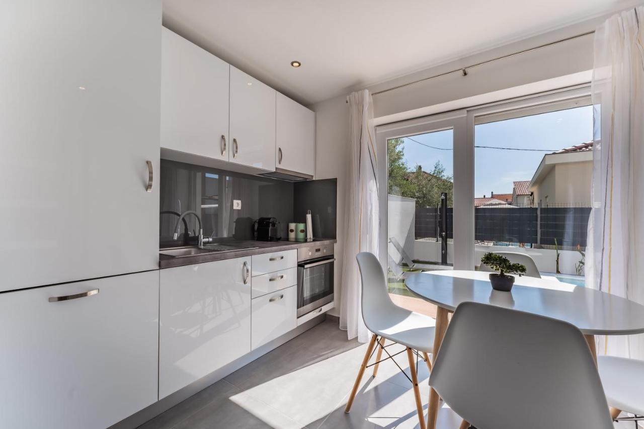 Bernie Apartments With A Pool Zara Esterno foto