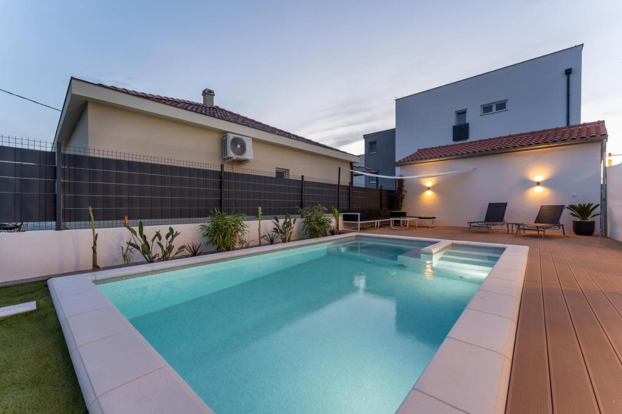 Bernie Apartments With A Pool Zara Esterno foto