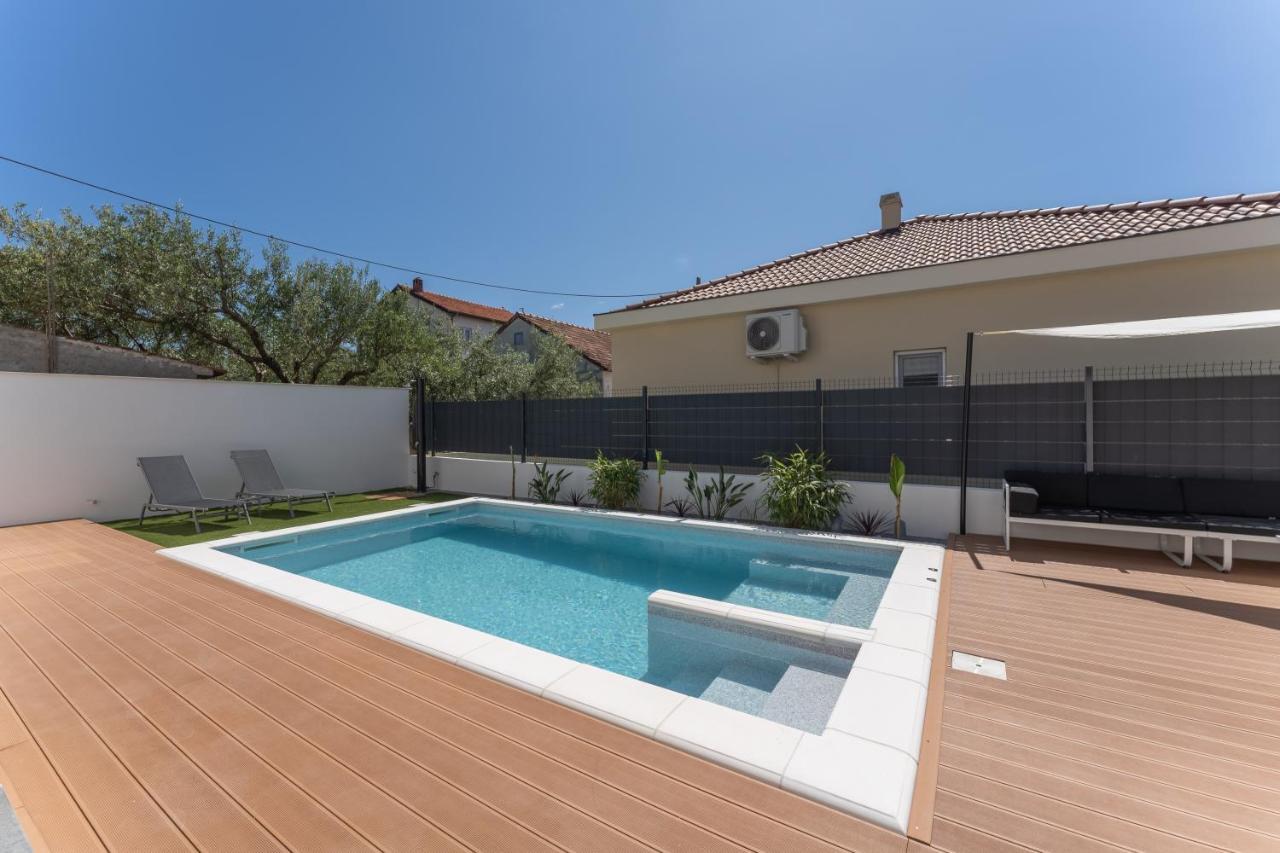 Bernie Apartments With A Pool Zara Esterno foto